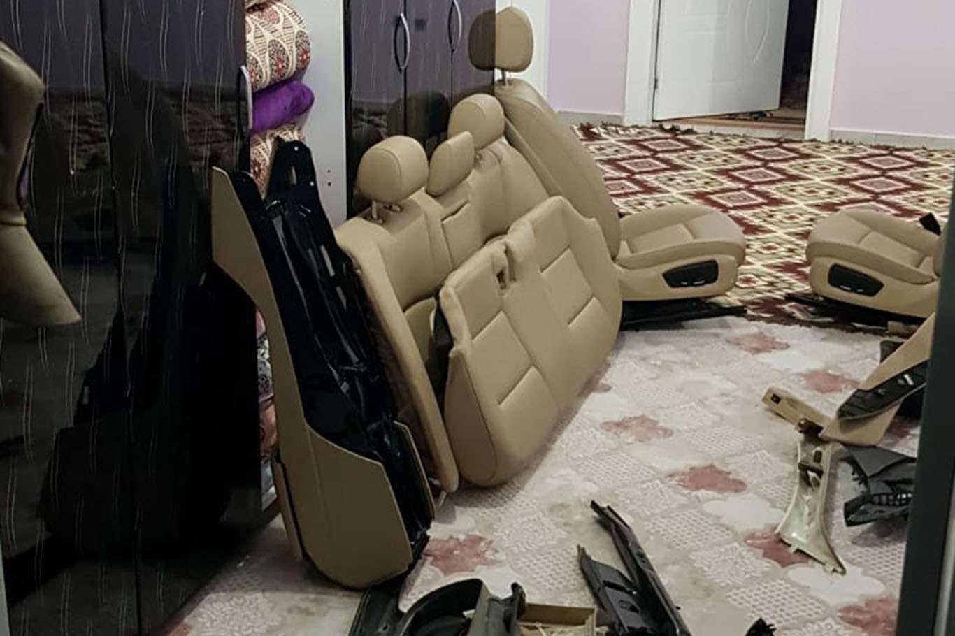Borç karşılığı aldığı araç icralık çıkınca parçalayıp boş araziye bıraktı Borç karşılığı aldığı araç icralık çıkınca parçalayıp boş araziye bıraktı